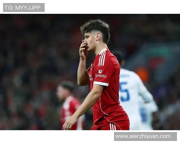 斯洛特盛赞球迷艰难时刻彰显利物浦精神：红色的坚韧，不灭的信仰