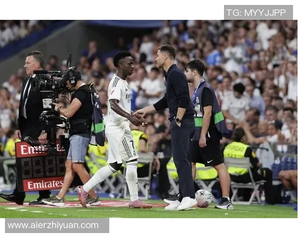 8成球迷力挺维尼修斯，阿隆索“不辩护”背后，是怎样的足球智慧？